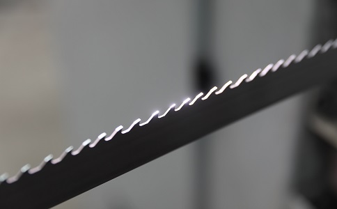 伊春双金属带锯条产生切削噪音的原因具体有哪些？